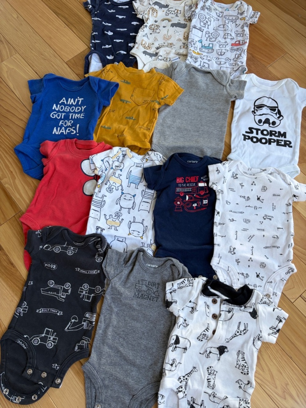 Lot of 14 baby Onesie Bundle - newborn